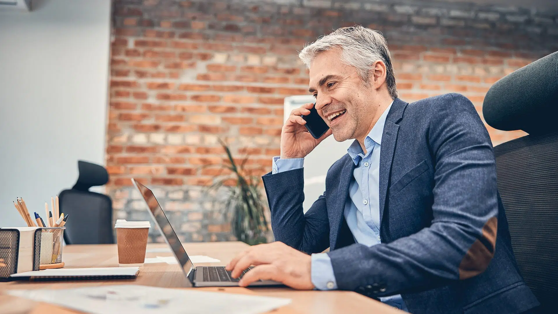 What Does a Financial Adviser Do